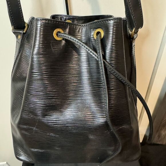 LOUIS VUITTON EPI LEATHER NOE Bucket Drawstring Shoulder Bag WITH LV DUST BAG - Picture 1 of 15